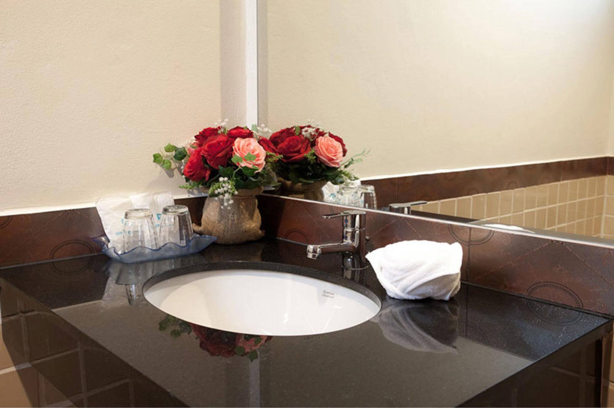 Kata Minta Hotel Phuket Ngoại thất bức ảnh
